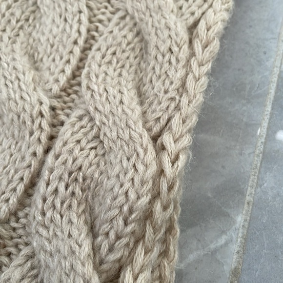 Women's Cable Knitted Infinity Scarf - Picture 11 of 15